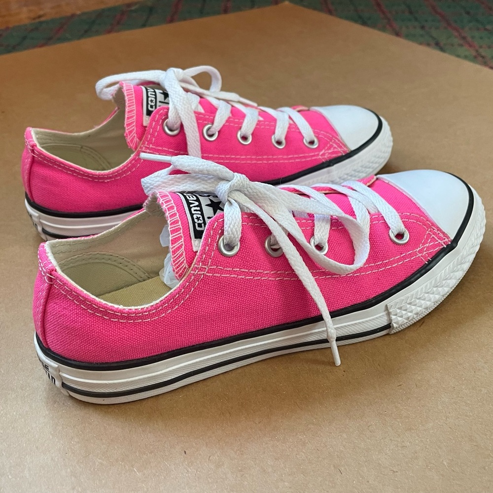 Chuck Taylor Converse lo tops PINK